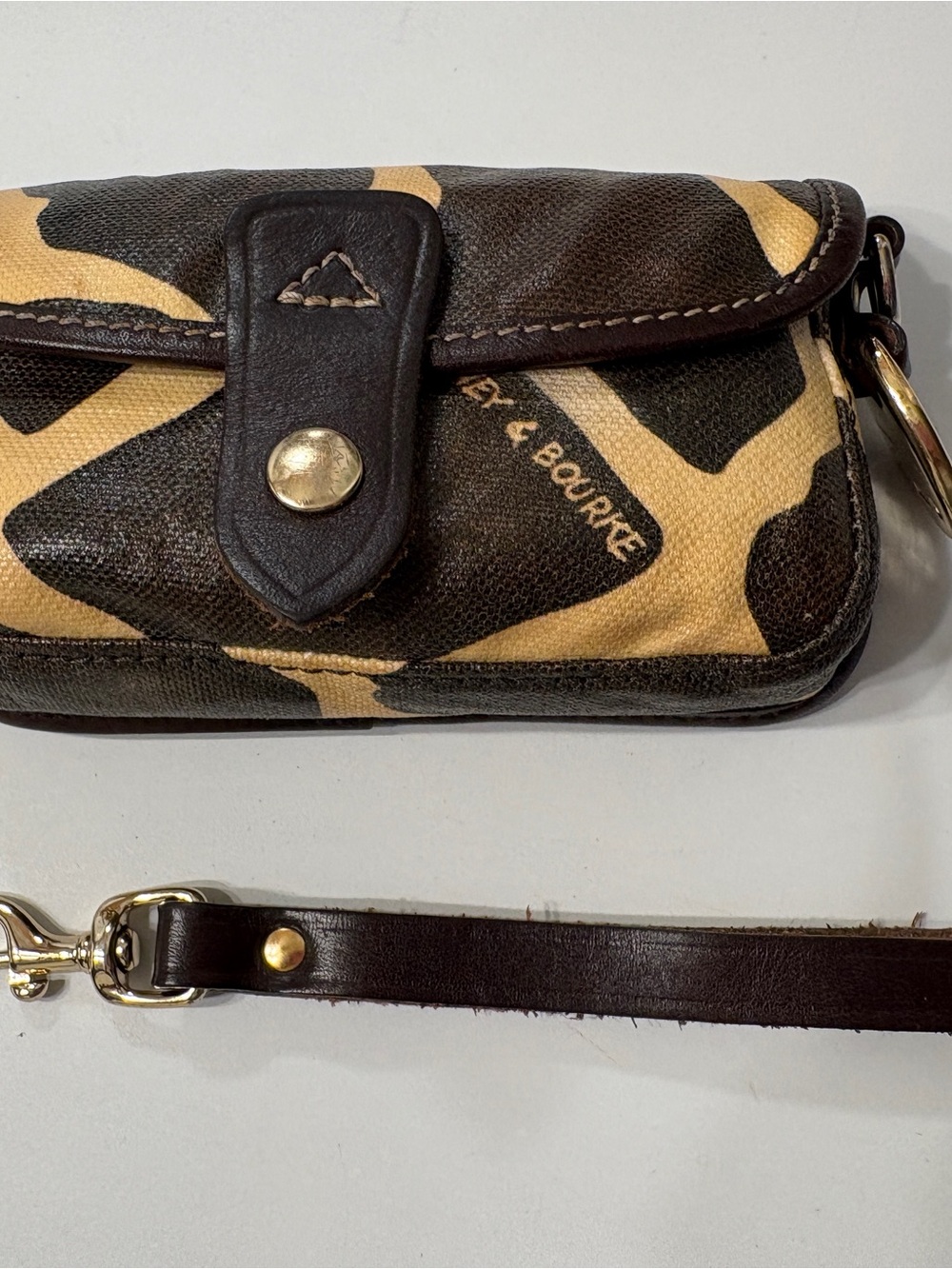 VTG Dooney & Bourke giraffe print Snap closure Wristlet